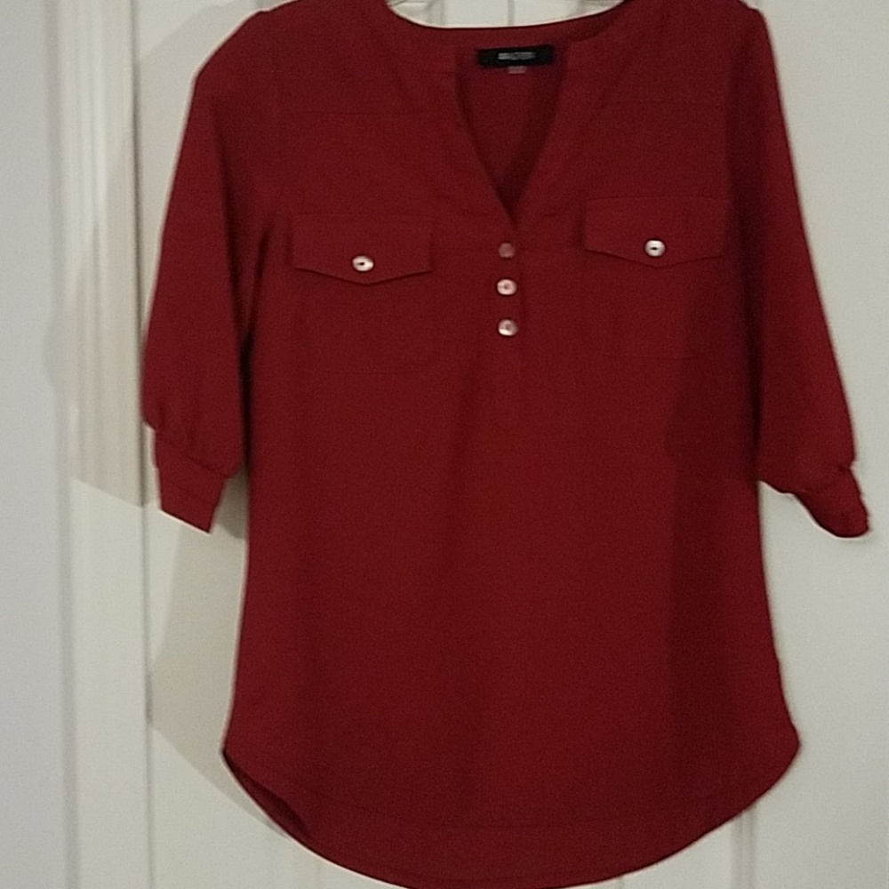 Elbow length sleeve top